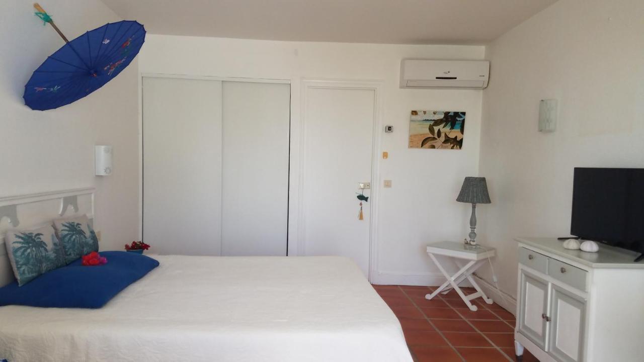 Appartement Rez-De-Chaussee De Villa A 1 Minute De La Plage Saint-Francois  Exterior photo